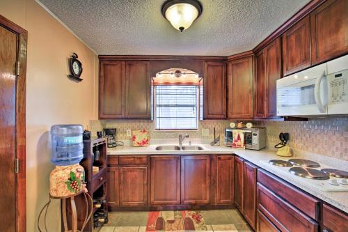 Ruidoso Downs Cabin with Deck Less Than 3 Miles to Race Track - image 7