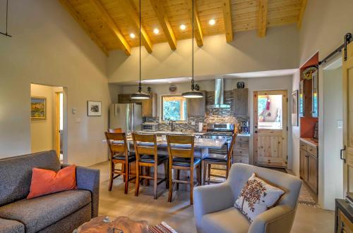 Hidden Santa Fe Gem - Nestled in Tesuque Hills!