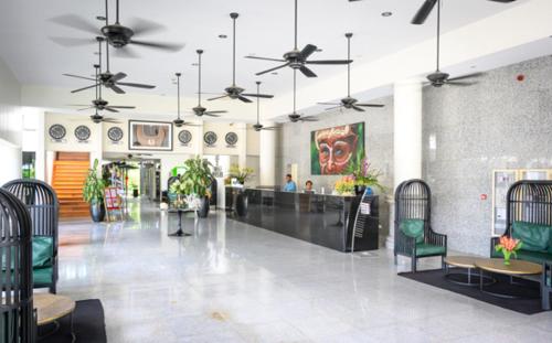 Heritage Park Hotel - image 3