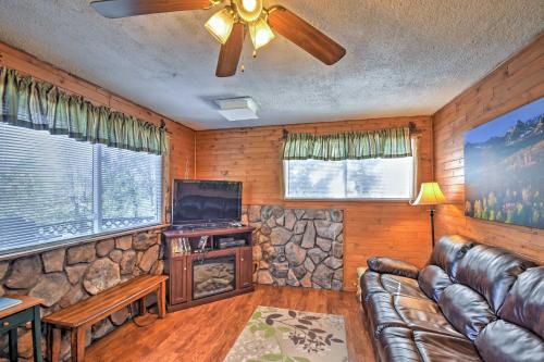 Cabin with Mtn Views - 5 Mi to Mueller State Park! in Midland, USA