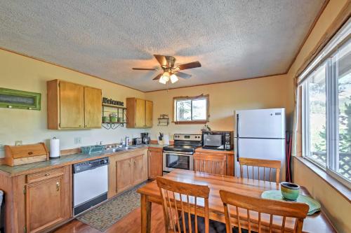 Cabin with Mtn Views - 5 Mi to Mueller State Park! in Midland, USA