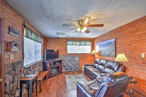 Cabin with Mtn Views - 5 Mi to Mueller State Park! in Midland, USA