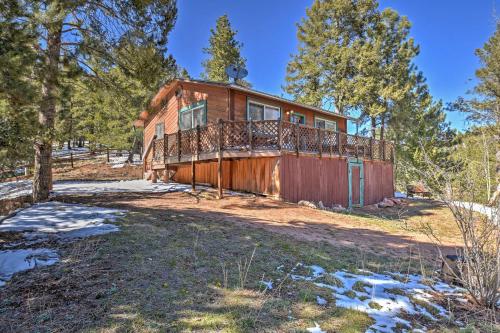 Cabin with Mtn Views - 5 Mi to Mueller State Park! in Midland, USA