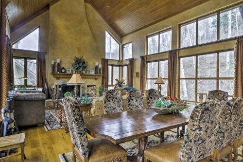Luxe Greystone Escape with Hot Tub - Walk to Slopes!, Beaver Creek
