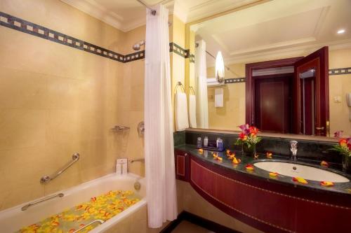 room detail thumbnail 2