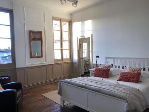 Beautifully renovated rooms on Place New York chambre d'hôte Angoulême