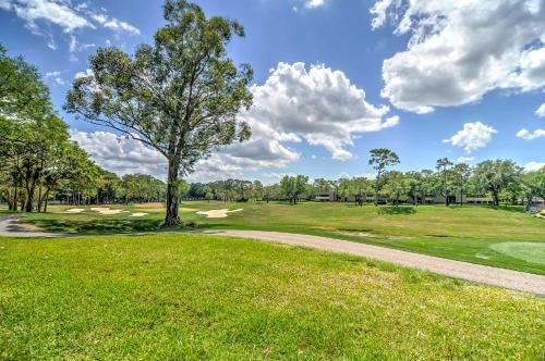 Resort Condo on Golf Course - 4 Mi to Palm Harbor! - image 5