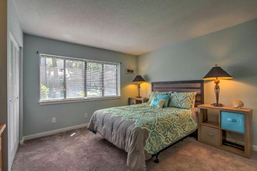 Hilton Head Condo with Shared Pool - Walk to Beach! - image 2