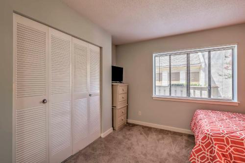 Hilton Head Condo with Shared Pool - Walk to Beach! - image 5