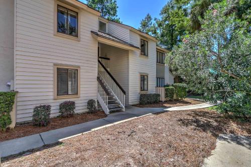 Hilton Head Condo with Shared Pool - Walk to Beach! - image 6