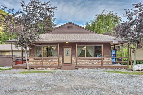 . Huge Preston Cabin with Game Room and Mountain Views!