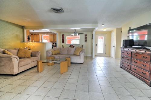 St Petersburg Home with Pool - 4 Miles from Downtown! - image 10