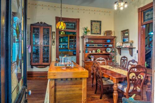 Russellville House with Garden-9 Min Walk to Main St! - main image