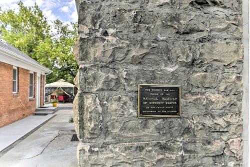 Charming Historic Condo - Walk to Downtown and UW Charming Historic Condo - Walk to Downtown and UW