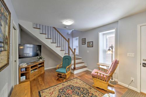 Charming Historic Condo - Walk to Downtown and UW Charming Historic Condo - Walk to Downtown and UW