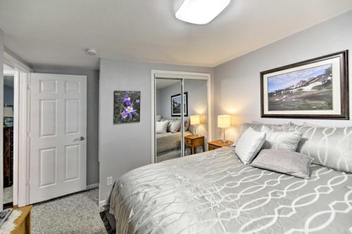 Charming Historic Condo - Walk to Downtown and UW Charming Historic Condo - Walk to Downtown and UW