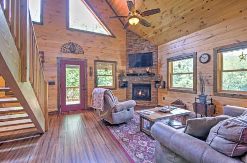 Scenic Fox Ridge Cabin on 4 Acres with Hot Tub!