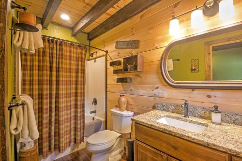 Scenic Fox Ridge Cabin on 4 Acres with Hot Tub!