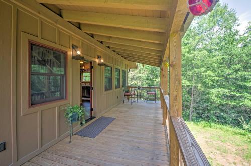 Scenic Fox Ridge Cabin on 4 Acres with Hot Tub!