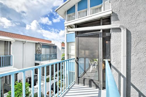 Madeira Beach Yacht Club Condo Walk to Shops! - image 9