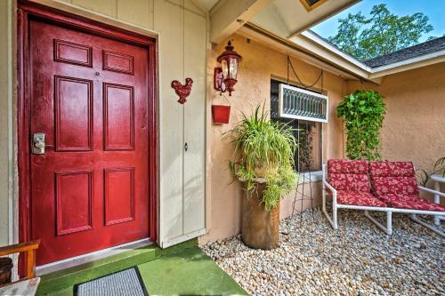 Family Home with Shared Pool Less Than 7 Mi to Wekiva Island - image 2