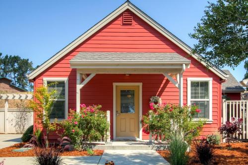 Serene Bungalow-Style Home in Point Reyes Station! in Point Reyes Station (CA)