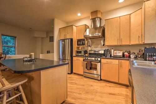 Downtown Manitou Springs Home: Tranquil Creek View - Manitou Springs, CO