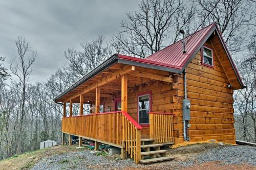 Custom Sevierville Log Cabin w/Spa - on 10 Acres! in Sevierville, USA