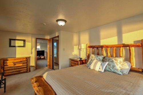 Waterfront 3BR Home on Gold Coast of Hood Canal! - image 3