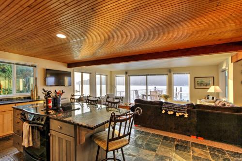Waterfront 3BR Home on Gold Coast of Hood Canal! - image 5