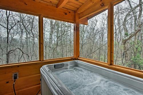 Custom Sevierville Log Cabin w/Spa - on 10 Acres! in Sevierville, USA