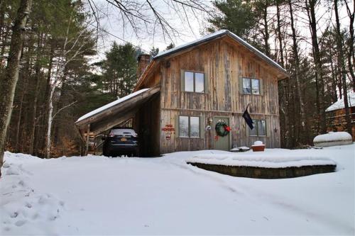 South Londonderry Home, Walk to Magic Mtn Ski Area in Londonderry, USA