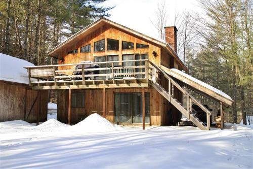 South Londonderry Home, Walk to Magic Mtn Ski Area - Londonderry