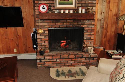 South Londonderry Home Walk to Magic Mtn Ski Area - main image