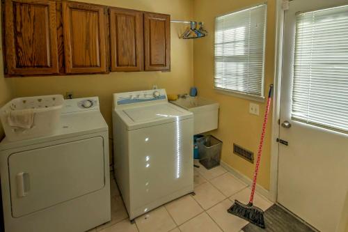 Private Plymouth Hideaway - 13 Miles to Ann Arbor! - image 12