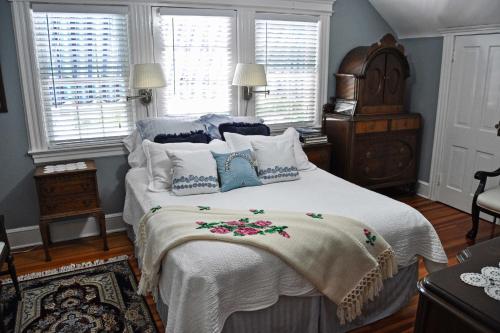 Elegant Belmar Home with Porch - 3 Blocks to Beach! - image 8