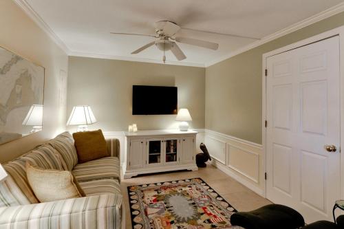 Anna Maria Island Beach Condo with Stunning Views! - image 8