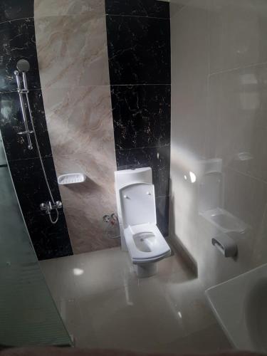 Villa with coverable warm private pool in zayd compound, Sheikh Zayed (zdjęcie 5)