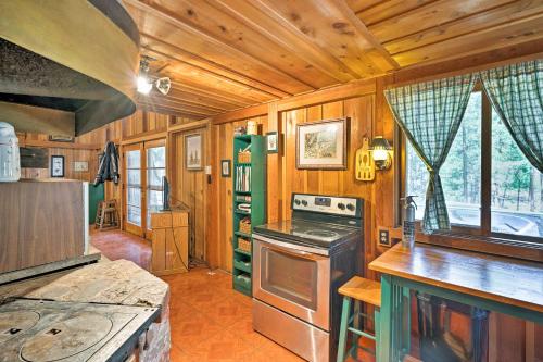 Cozy Choice Wood Cabin- 5 Minutes from Shaver Lake - image 2