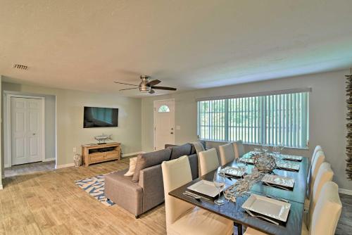 Updated Rustic Yankeetown Home with Lanai Canal Dock - image 7