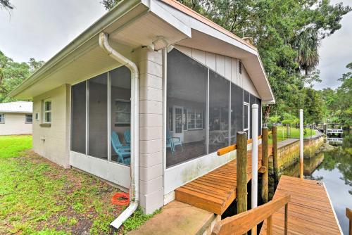 Updated Rustic Yankeetown Home with Lanai and Dock