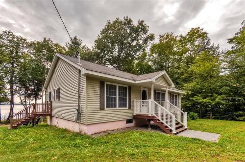 . Lovely Lakefront Hideaway with Dock, Deck and Fire Pit