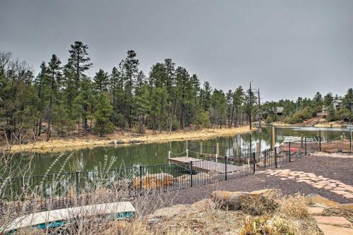 Cabin on Rainbow Lake Views, Hot Tub and Dock, Pinetop-Lakeside (zdjęcie 2)