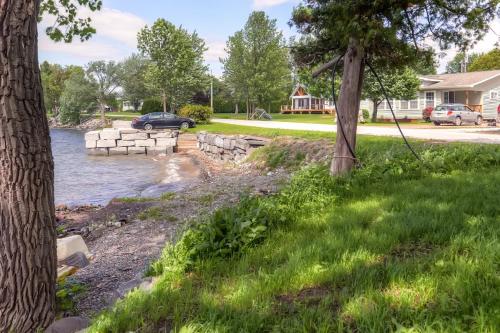 'Willow Point' ~ Lake Champlain House w/ 2 Kayaks! in Isle la Motte (VT)
