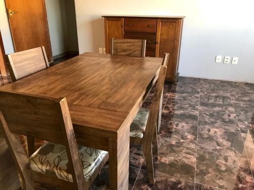 บริการและสิ่งอำนวยความสะดวก, Regi House Hostel near สนามบินเอวริโก เด อาเกียร์ ซัลเลส