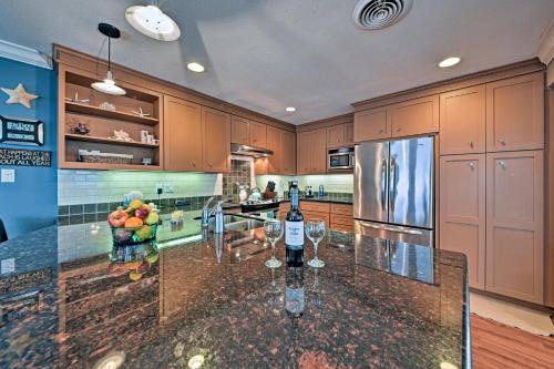 Cozy Galveston Home with Deck - Walk to the Beach! - image 11