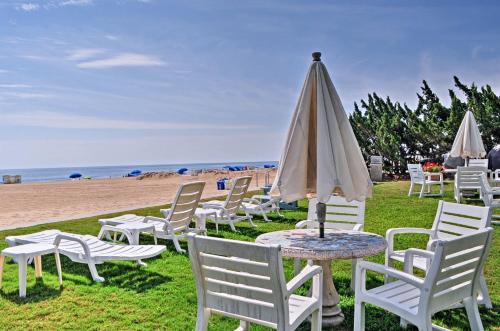 B&B Virginia Beach - Colorful Virginia Beach Studio - Steps to Beach! - Bed and Breakfast Virginia Beach