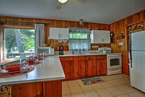 Cozy Alanson Cottage - Steps to Dock on Burt Lake! - image 6