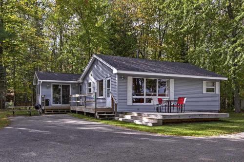 Cozy Alanson Cottage - Steps to Dock on Burt Lake! - Alanson