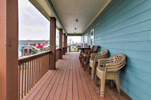 Texas Beach House with Views Ferry to Galveston! - image 6